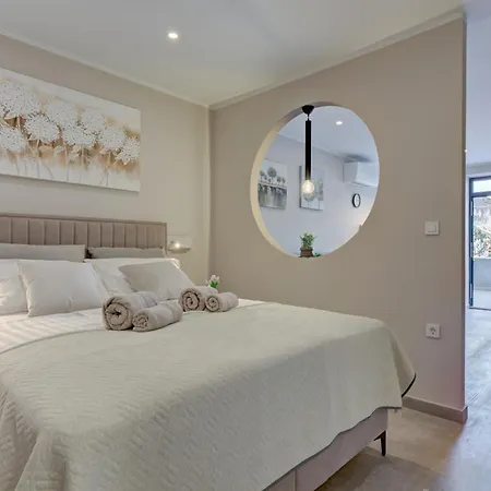 Delux Aron With Free Parking Apartament Pula