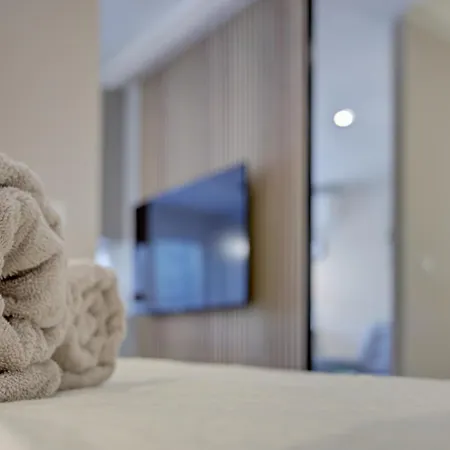 Delux Aron With Free Parking Apartman *